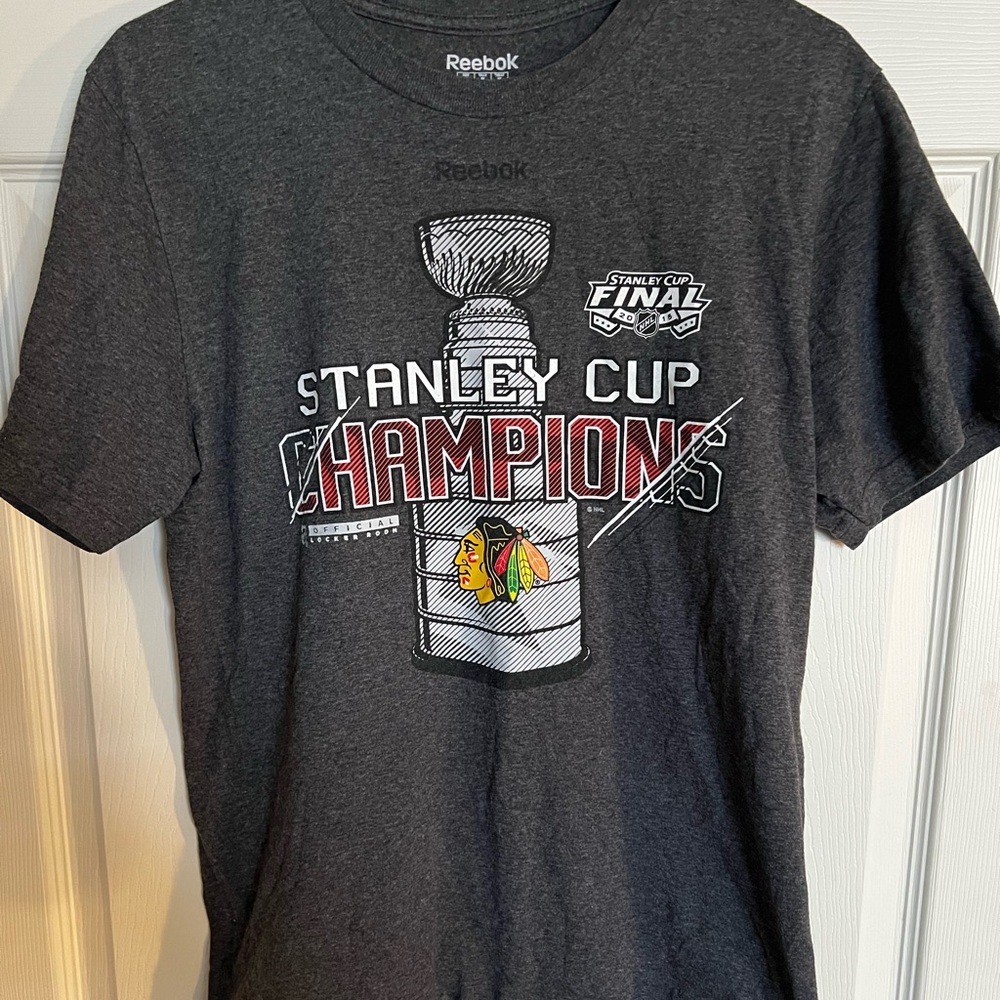 Men’s Stanley cup champions tee black hawks